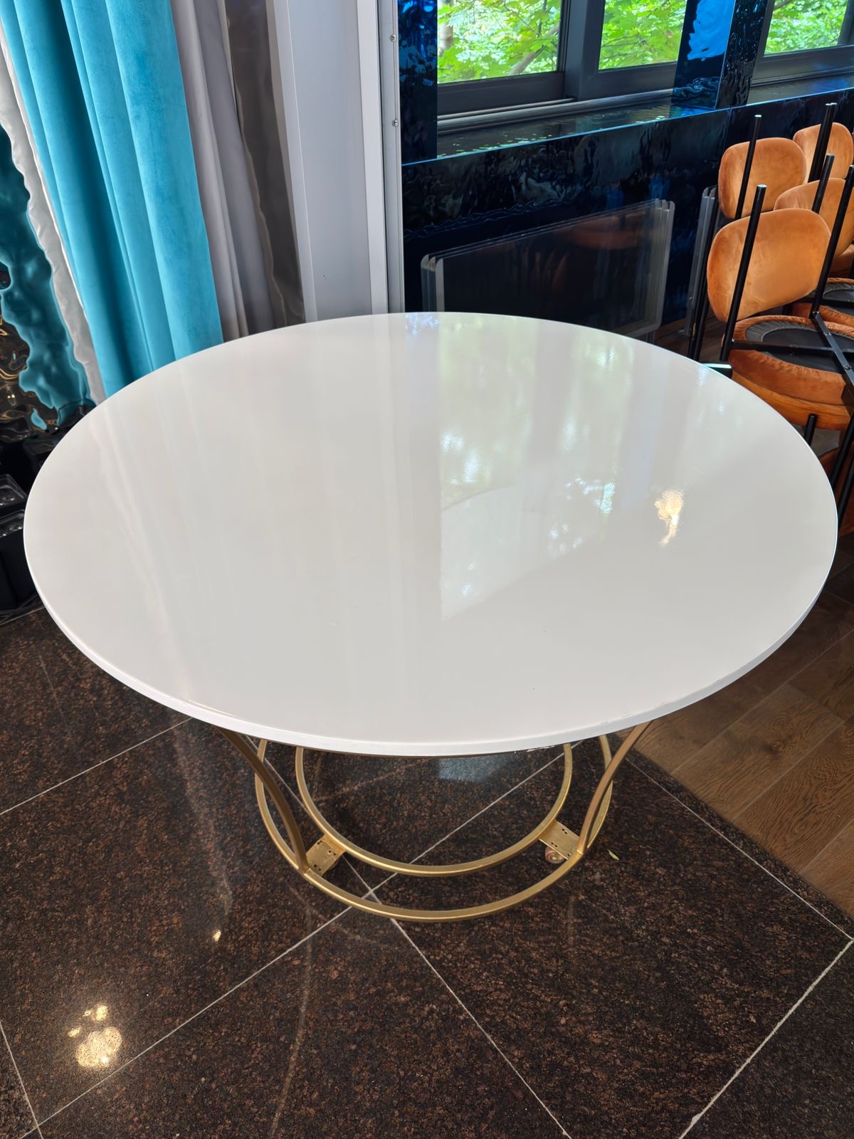 Столик для торта Claude