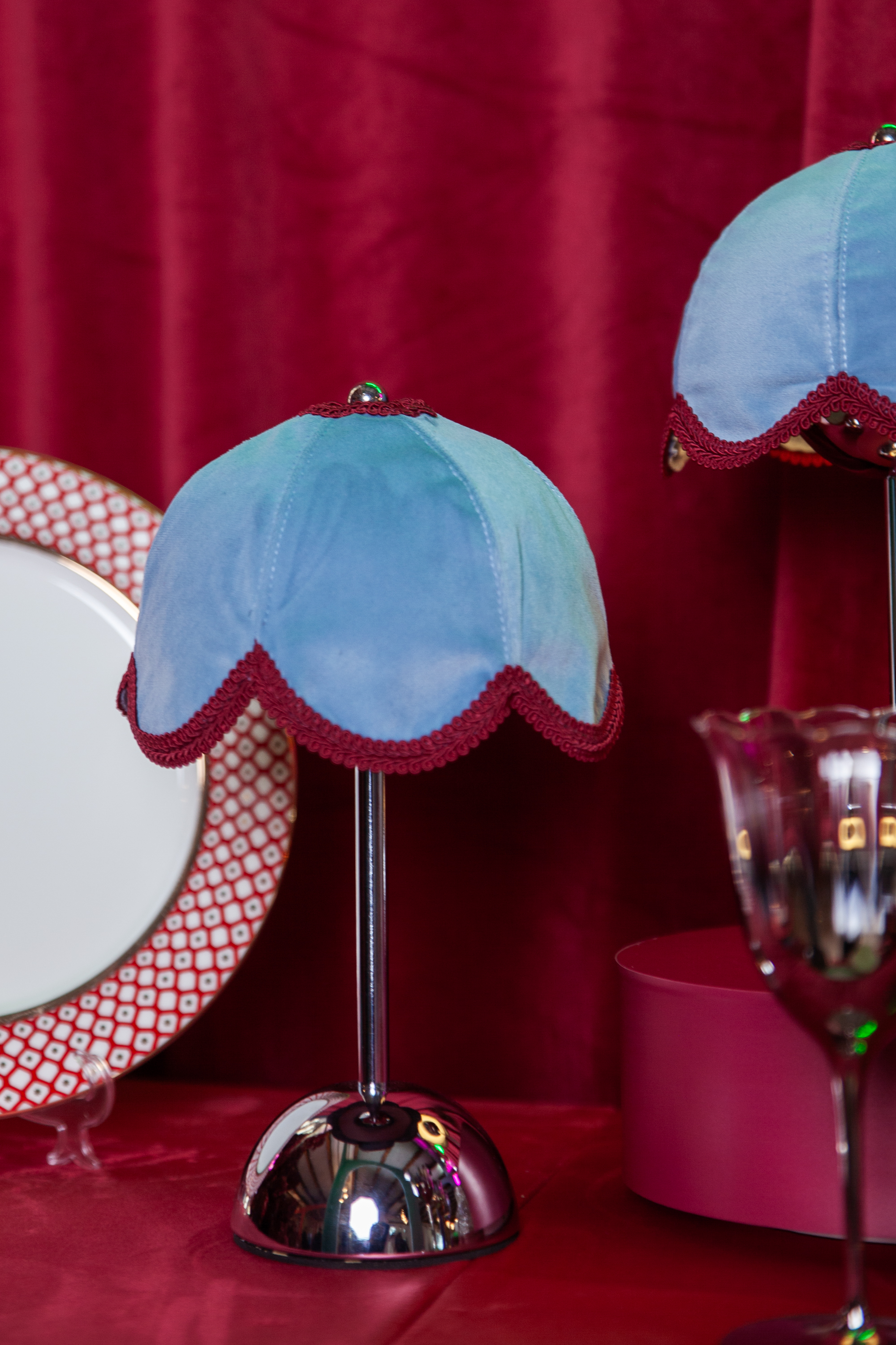 Лампа Dome Цветочек, голубой велюр + бордовая тесьма