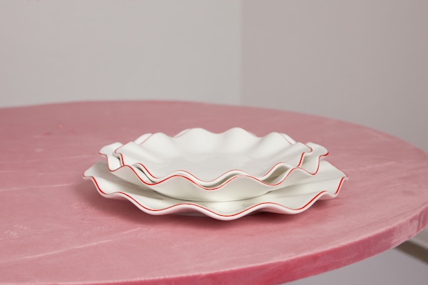 Порционная тарелка Lotus red rim M