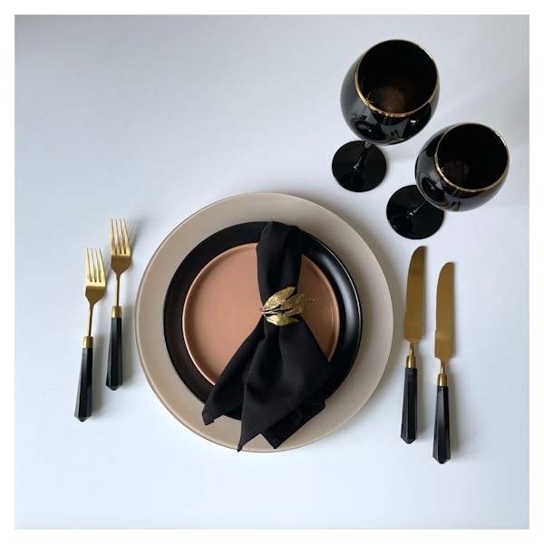 Столовые приборы Prism черно-золотые, сет 4 предмета