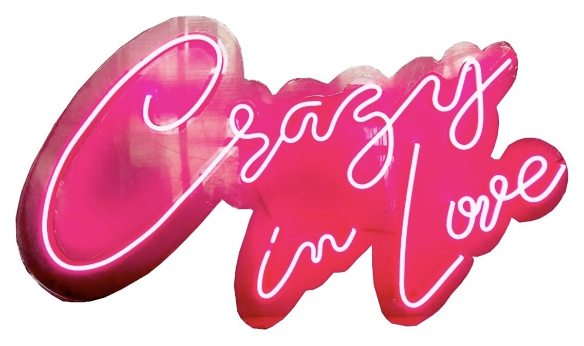 Неоновая надпись " Сrazy in love"