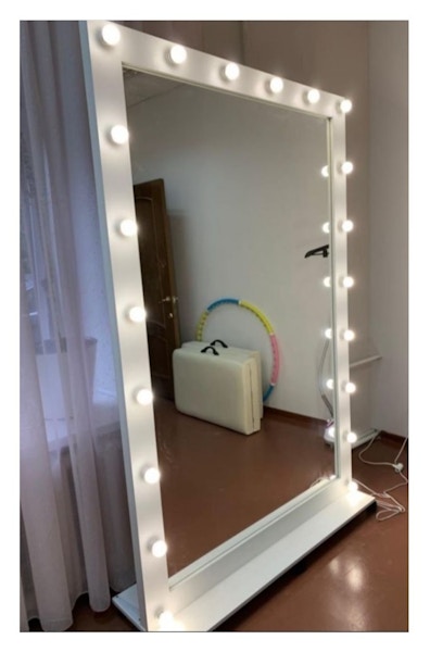 Зеркало напольное на колесиках